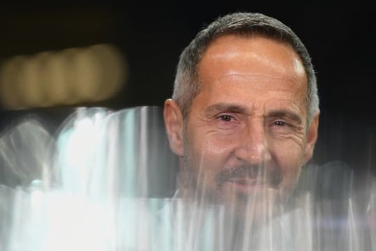 Wird das Trainingslager mit seinem Team bis zum Neustart "in einem Hotel in Frankfurt" absolvieren: Eintracht-Coach Adi Hütter.