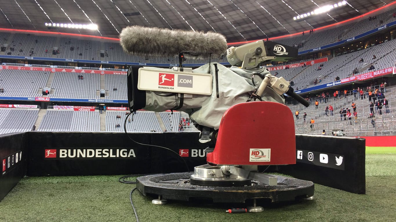 Bundesliga-Kamera (Symbolfoto): Fans fragen sich, welcher Sender welche Partie überträgt.