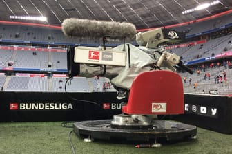 Bundesliga-Kamera (Symbolfoto): Fans fragen sich, welcher Sender welche Partie überträgt.