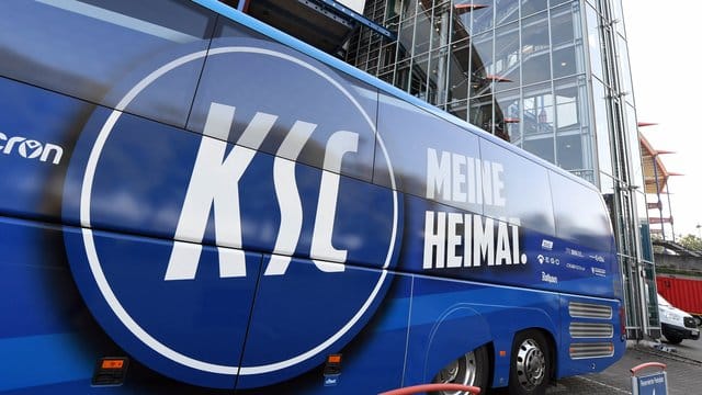 Mannschaftsbus des Karlsruher SC