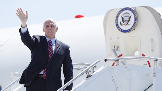 Auch ein Mitglied aus dem Team von Vizepräsident Mike Pence ist mit dem Coronavirus infiziert. Auch ein Mitglied aus dem Team von Vizepräsident Mike Pence ist mit dem Coronavirus infiziert.