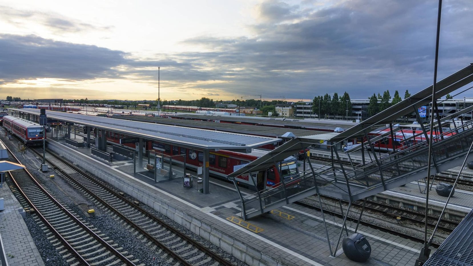 Der Bahnhof in Mühldorf am Inn: Ein Mann mi Material zur Herstellung von Sprengstoff wurde festgenommen.