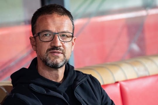 Appelliert an die Fans sich bei den Geisterspielen vom Stadion fernzuhalten: Fredi Bobic.