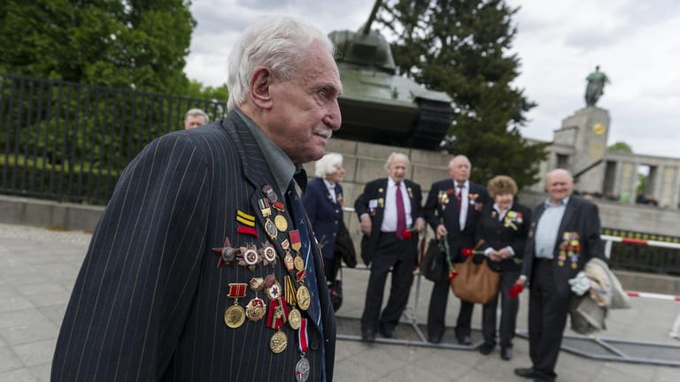 David Dushman 2015: Dem Veteranen wurden während des Zweiten Weltkriegs zahlreiche Auszeichnungen verliehen.