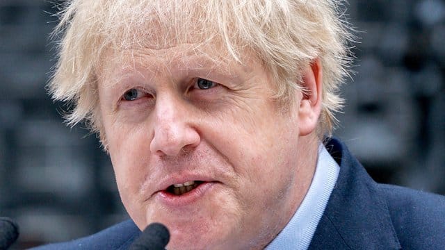 Premier Boris Johnson will bei einer mit Spannung erwarteten Rede einen Fahrplan für die langsame Aufhebung der Kontaktbeschränkungen in Großbritannien vorlegen. Premier Boris Johnson will bei einer mit Spannung erwarteten Rede einen Fahrplan für die langsame Aufhebung der Kontaktbeschränkungen in Großbritannien vorlegen.