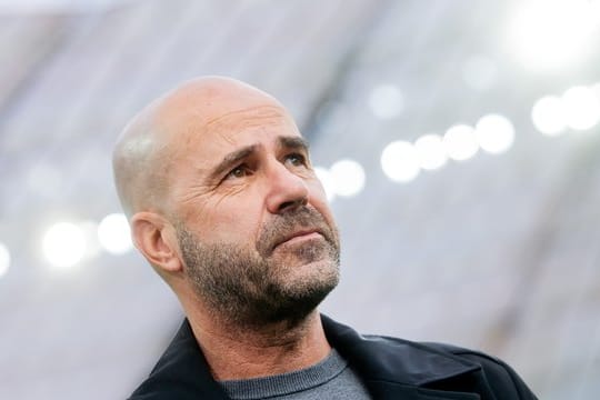 "Riecht wieder nach Fußball": Bayer Leverkusens Trainer Peter Bosz freut sich auf den Neustart der Bundesliga.