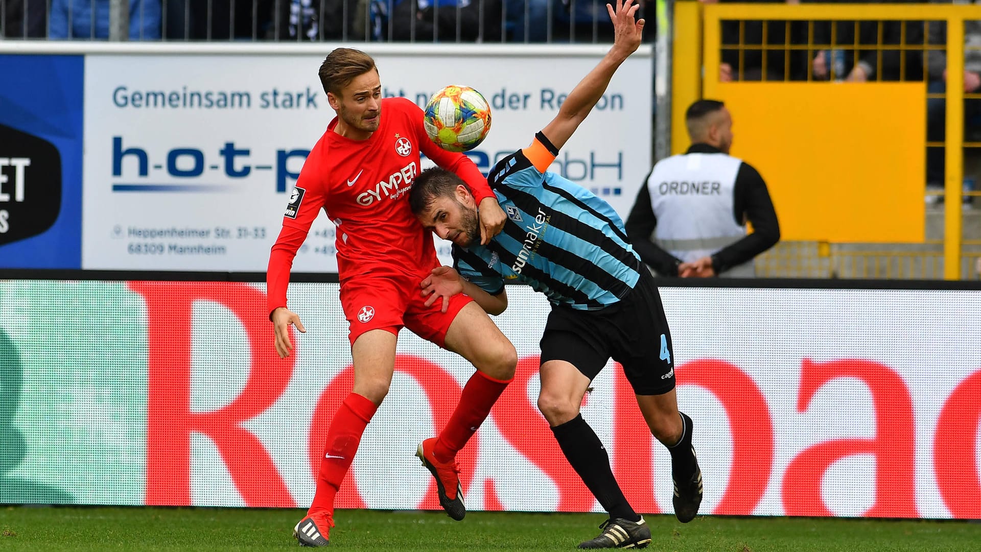 Szene aus dem Derby Mannheim - Kaiserslautern im Februar: Der DFB plant eine Wiederaufnahme des Spielbetriebs in wenigen Wochen. Szene aus dem Derby Mannheim - Kaiserslautern im Februar: Der DFB plant eine Wiederaufnahme des Spielbetriebs in wenigen Wochen.