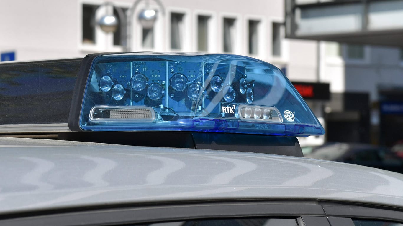 Polizeieinsatz: In Halberstadt musste ein mit einer Axt bewaffneter Angreifer überwältigt werden.