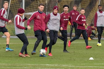 Die Mannschaft von Dynamo Dresden beim Mannschaftstraining Anfang März. Nun ist die ganze Mannschaft in Quarantäne.