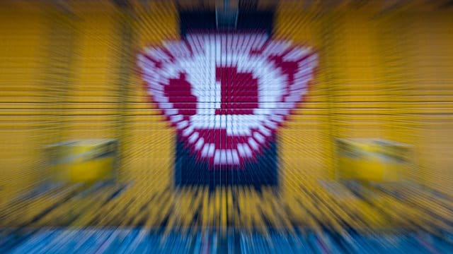 Nach weiteren Coronavirus-Fällen bei Dynamo Dresden muss die ganze Mannschaft in Quarantäne. Nach weiteren Coronavirus-Fällen bei Dynamo Dresden muss die ganze Mannschaft in Quarantäne.