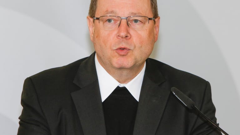 Georg Bätzing: Der Vorsitzende der Deutschen Bischofkonferenz bewertet die Lage anders als eine Gruppe katholischer Bischöfe, die einen Brief gegen die Corona-Maßnahmen verfasst haben.