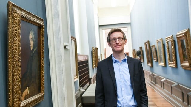Ralph Gleis, Leiter der Alten Nationalgalerie, in den noch geschlossenen Museumsräumen. Ralph Gleis, Leiter der Alten Nationalgalerie, in den noch geschlossenen Museumsräumen.