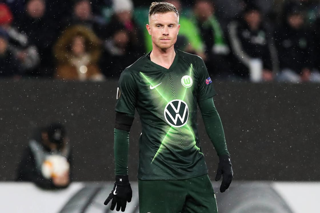 Wolfsburgs Gerhardt während einer Partie im Februar: Wie lange der Mittelfeldspieler nun fehlen wird, ist unklar.