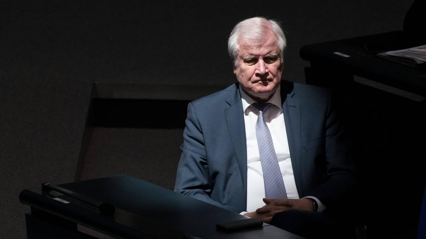 Innenminister Horst Seehofer im Bundestag: Ein Mitarbeiter Seehofers hat in einem 80-seitigem Schreiben die deutschen Corona-Maßnahmen kritisiert.
