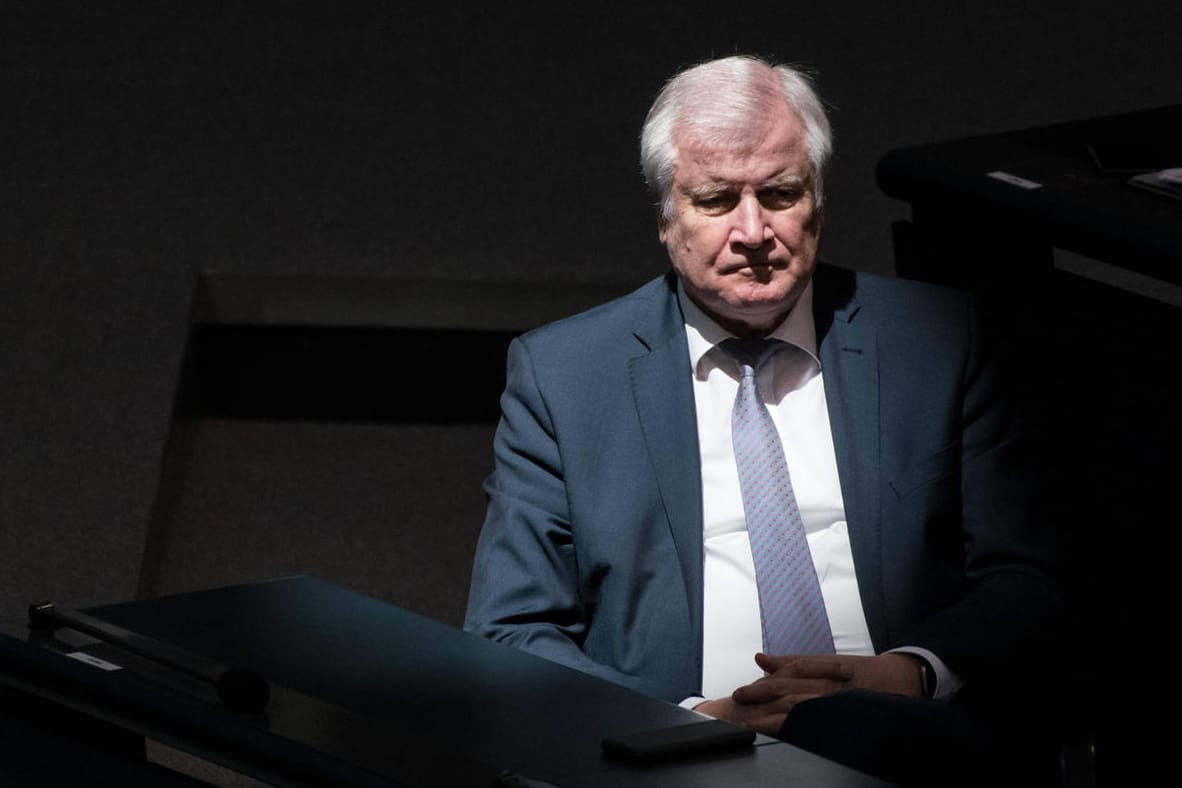 Innenminister Horst Seehofer im Bundestag: Ein Mitarbeiter Seehofers hat in einem 80-seitigem Schreiben die deutschen Corona-Maßnahmen kritisiert.