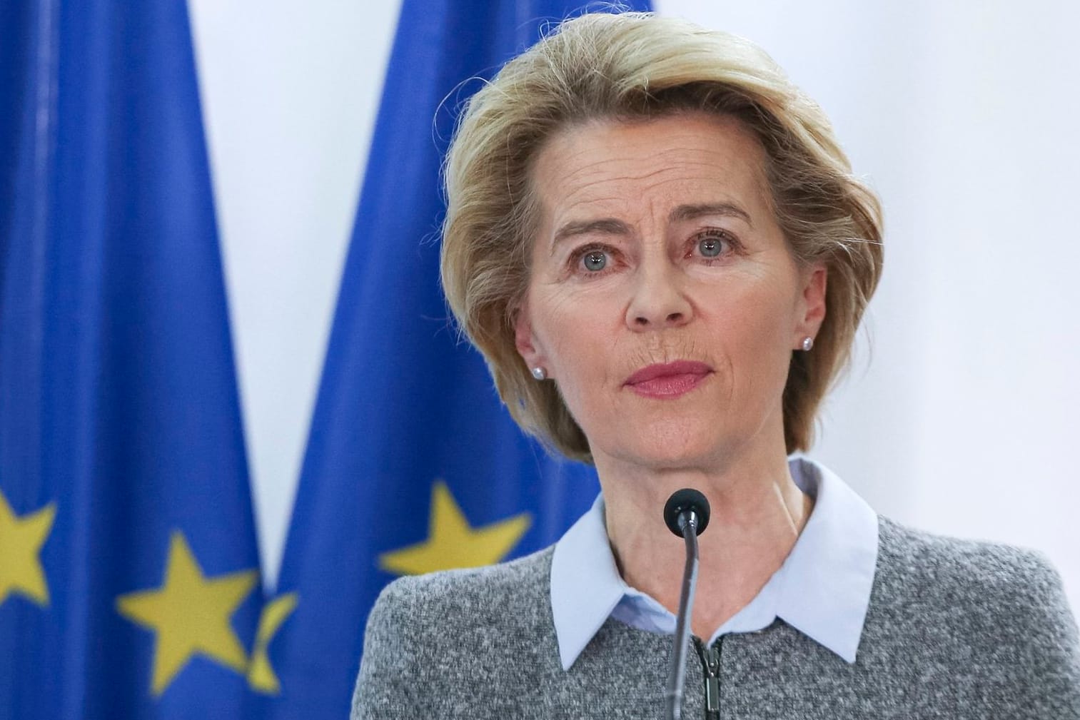 Ursula von der Leyen (CDU) spricht während einer Presseerklärung: Die Präsidentin der Europäischen Kommission erwägt ein Verfahren gegen Deutschland.