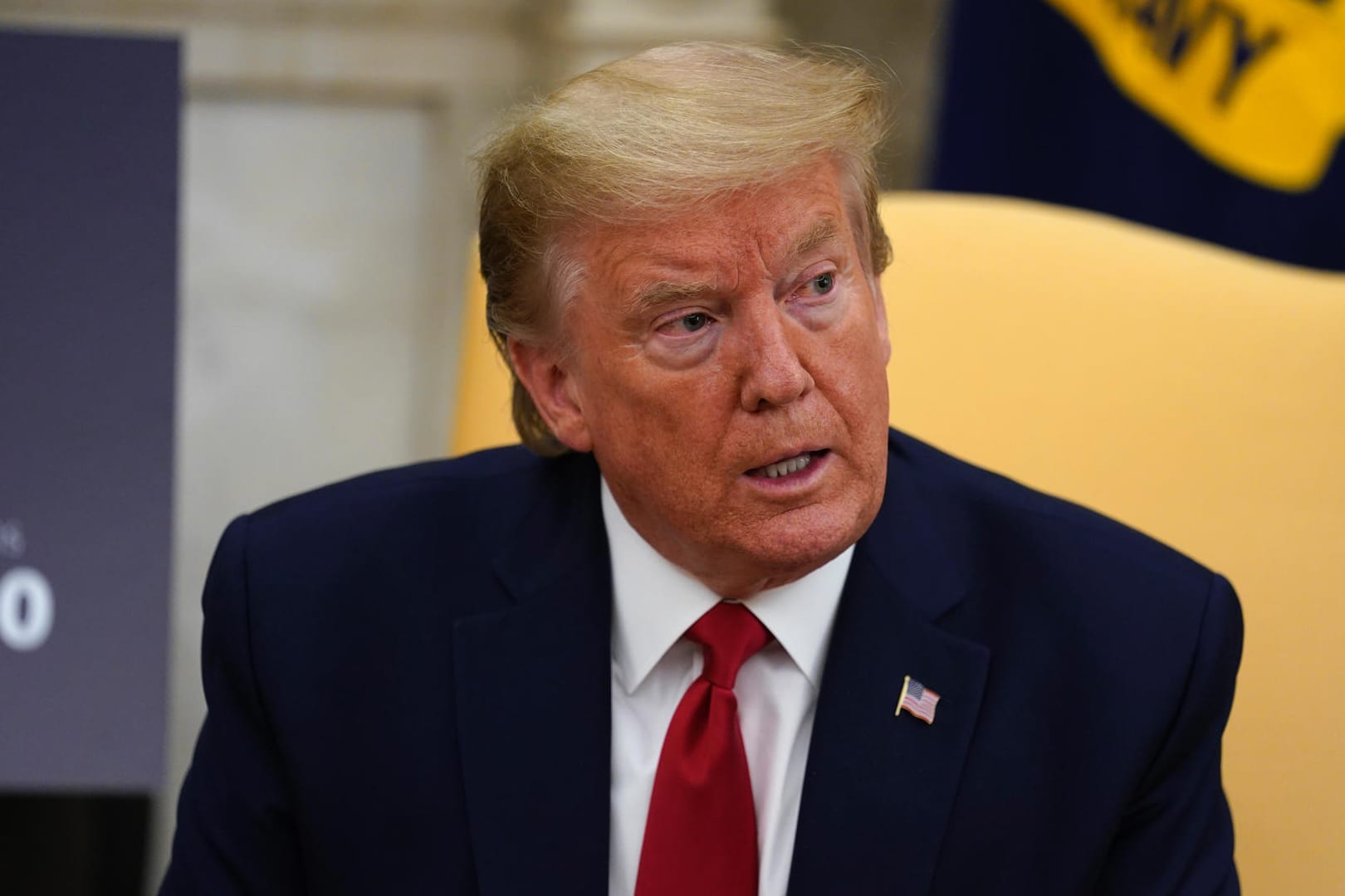 Donald Trump im Oval Office: Der Positiv-Test einer Sprecherin sorgt für Kettenreaktion.