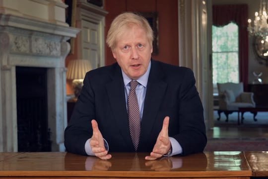 Boris Johnson hält eine Rede an die Nation.