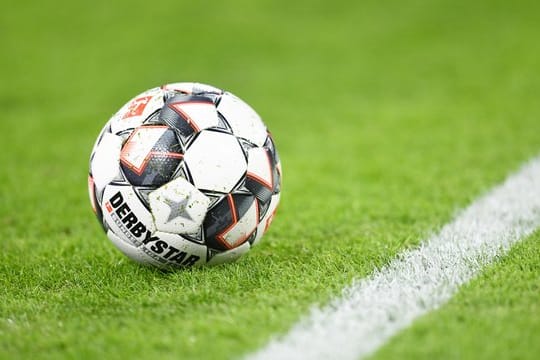 Ein Kardiologe warnt Fußball-Profis vor Herzschäden.