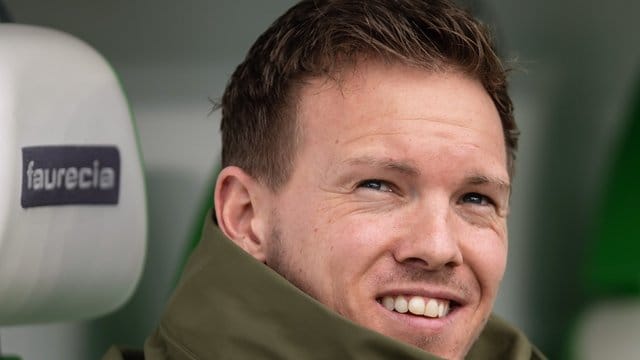 "Ich kann mir nicht vorstellen, dass Mitte Juli weitergespielt wird", sagt Nagelsmann. "Ich kann mir nicht vorstellen, dass Mitte Juli weitergespielt wird", sagt Nagelsmann.