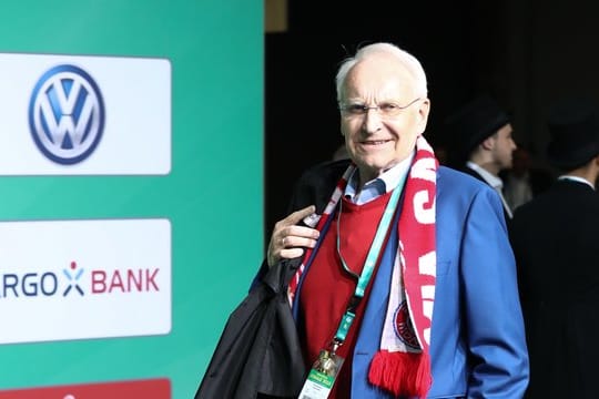 Edmund Stoiber verwies darauf, dass die Bundesliga "die größte Unterhaltungsindustrie Deutschlands" sei.