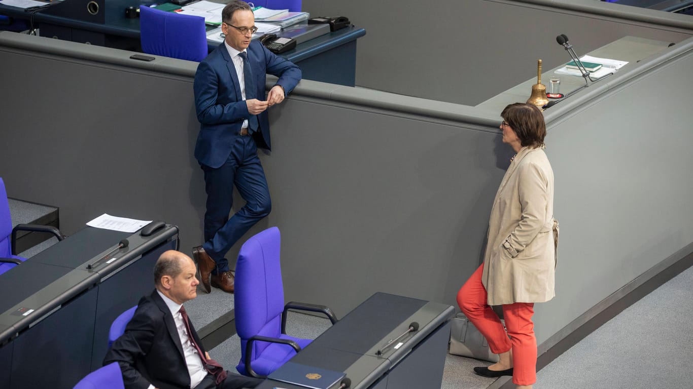 Olaf Scholz, Heiko Maas und Saskia Esken bei einer Bundestagssitzung zur Corona-Krise im März.