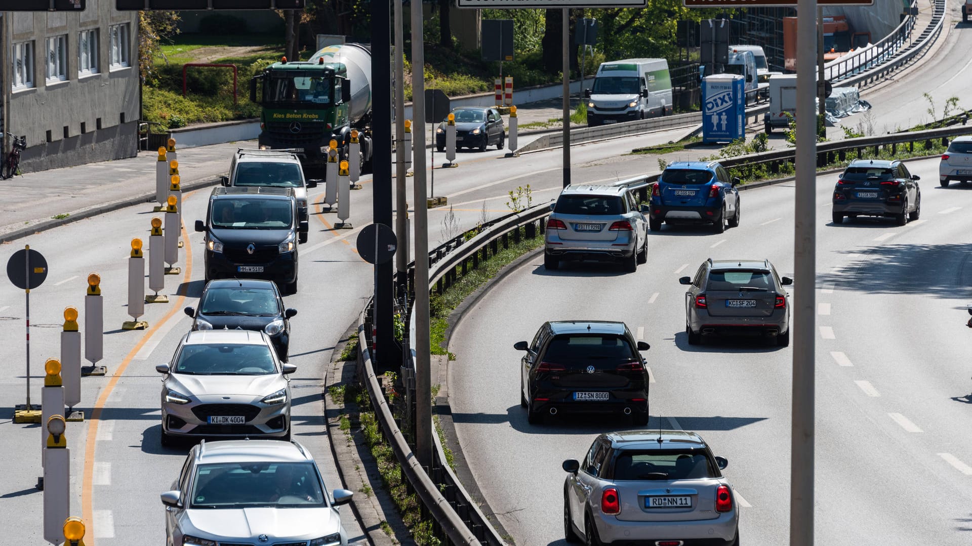 Verkehr: Durch gelockerte Maßnahmen kann es dazu kommen, dass wieder mehr Menschen auf den Straßen unterwegs sein werden.