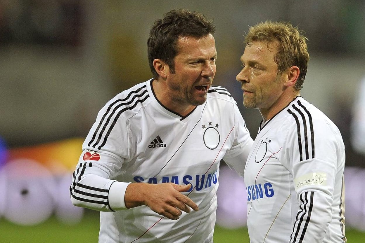 DFB-Legenden beim "Jahrhundertspiel" 2012: Lothar Matthäus und Thomas Häßler.