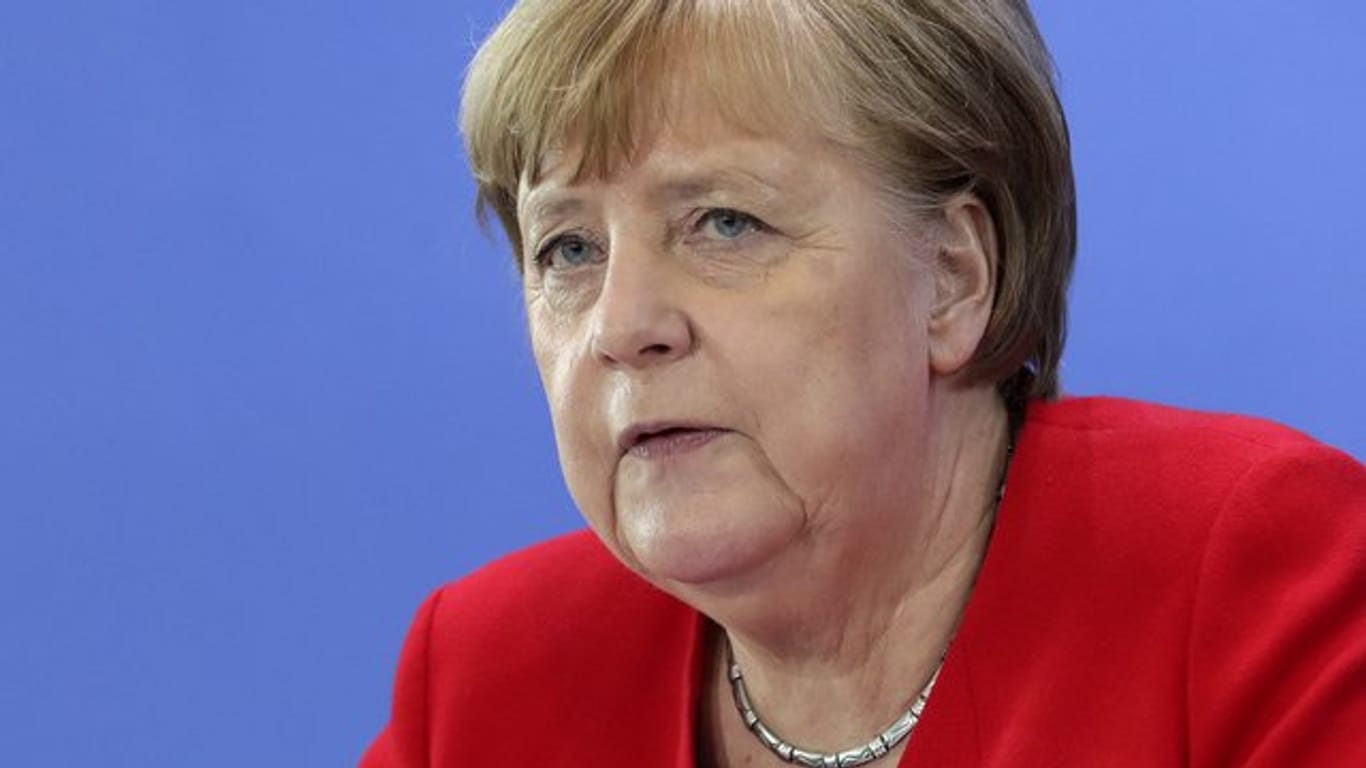 Bundeskanzlerin Angela Merkel: Abstand, Mundschutz tragen und aufeinander Rücksicht nehmen.