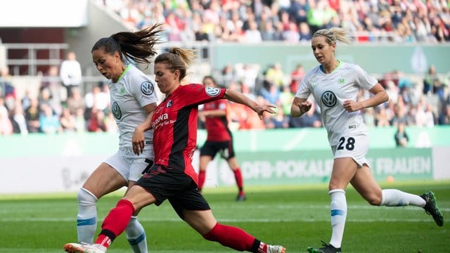 Die Saison der Frauenfußball-Bundesliga soll fortgesetzt werden. Die Saison der Frauenfußball-Bundesliga soll fortgesetzt werden.
