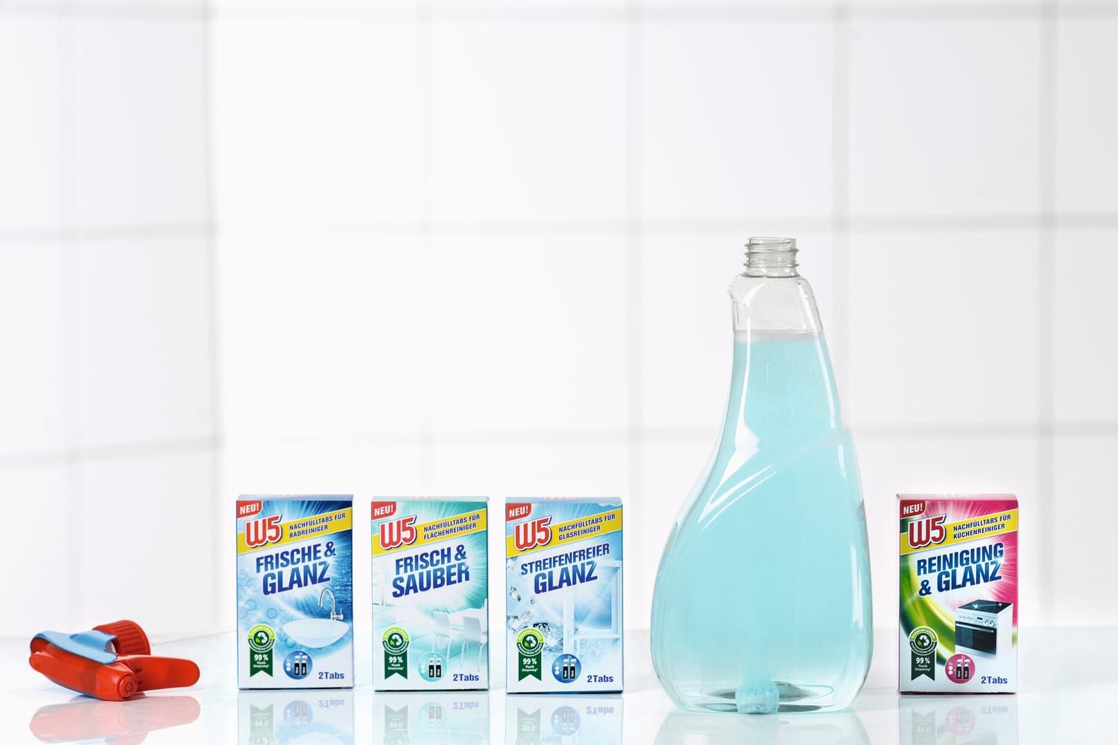 Reinigungstabs: Die Nachfülltabletten der Lidl-Eigenmarke "W5" für vier verschiedene Reinigungsmitteltypen werden mit Leitungswasser aufgelöst.