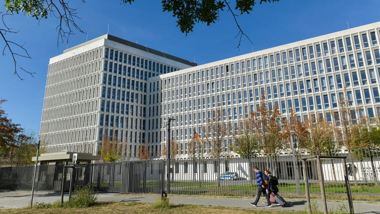 Das Gebäude des Bundesministerium des Innern, für Bau und Heimat: Gegen einen Mitarbeiter wurde ein Arbeitsverbot verhängt.