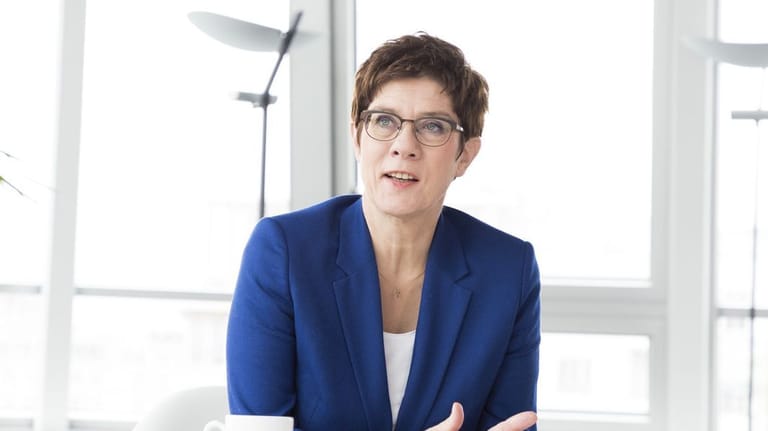 "Die Bewältigung der Corona-Pandemie ist ein Marathon mit vielen unterschiedlichen Stationen", sagt CDU-Chefin Annegret Kramp-Karrenbauer.