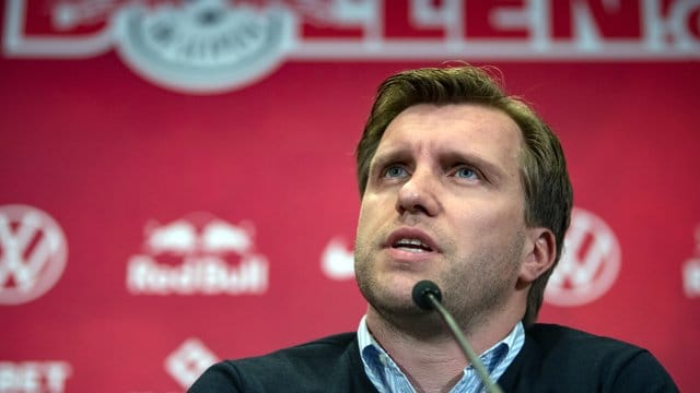 Markus Krösche kämpft weiter um den Verbleib von Dayot Upamecano. Markus Krösche kämpft weiter um den Verbleib von Dayot Upamecano.