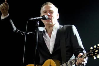 Bryan Adams: Nach einem Post bekommt er einen Shitstorm im Netz, löscht den Beitrag aber schließlich wieder.