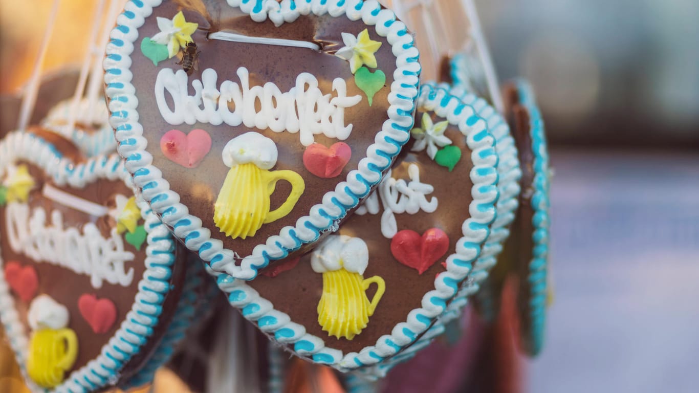 Lebkuchen-Herzen mit der Aufschrift "Oktoberfest": Möglicherweise könnten diese bald im Herzen der Stadt gekauft werden.