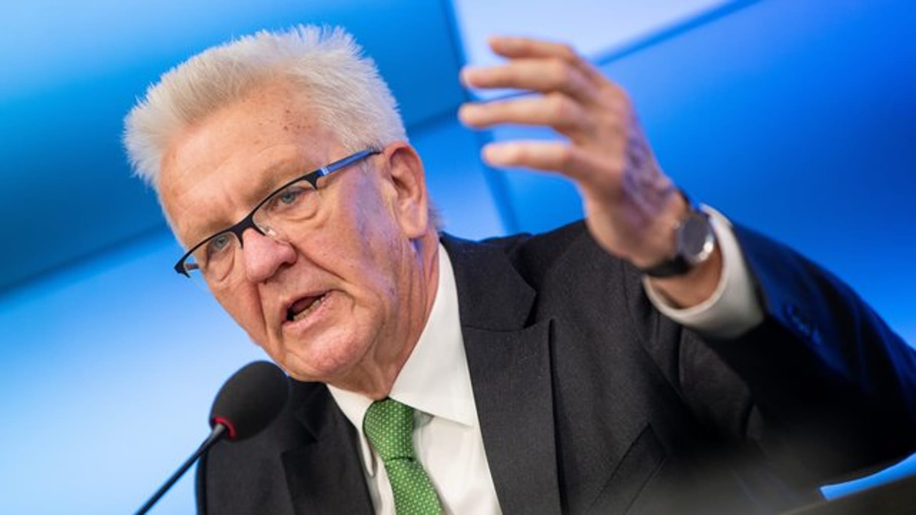 Kretschmann Ist Beunruhigt Wegen Demos Gegen Corona-Regeln