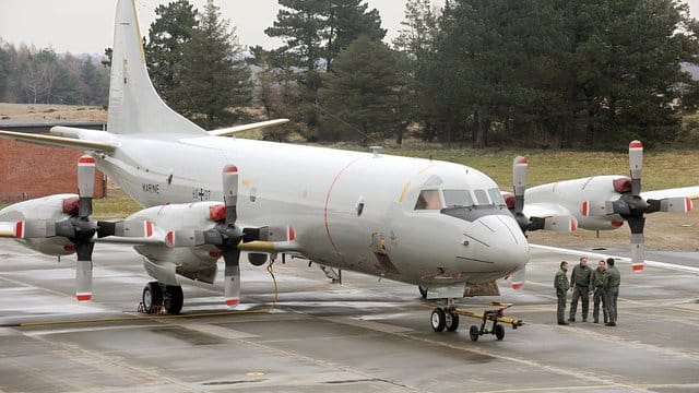 Ein Seefernaufklärer vom Typ P-3C Orion steht abflugbereit auf dem Vorfeld des Marinefliegergeschwaders MFG 3. Ein Seefernaufklärer vom Typ P-3C Orion steht abflugbereit auf dem Vorfeld des Marinefliegergeschwaders MFG 3.