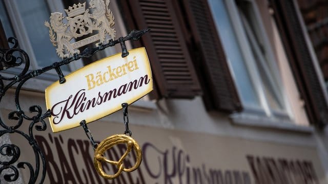 Das Ladenschild der Bäckerei Klinsmann ist zu sehen Das Ladenschild der Bäckerei Klinsmann ist zu sehen