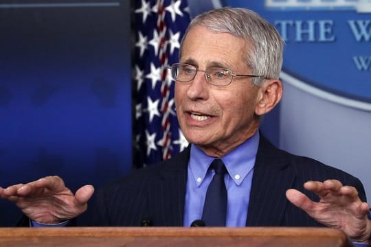 Anthony Fauci, Direktor des Nationalen Instituts für Infektionskrankheiten, spricht im Weißen Haus über das Coronavirus.