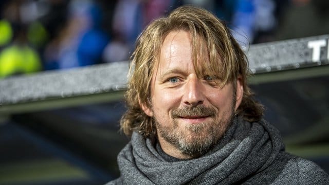 Will mit dem Restart im Fußball auch ein Zeichen gesetzt sehen: VfB Stuttgarts Sportdirektor Sven Mislintat. Will mit dem Restart im Fußball auch ein Zeichen gesetzt sehen: VfB Stuttgarts Sportdirektor Sven Mislintat.
