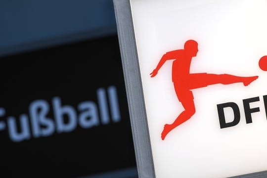 Die Deutsche Fußball Liga will einem Medienbericht zufolge über die Modalitäten eines Saisonabbruchs abstimmen lassen.