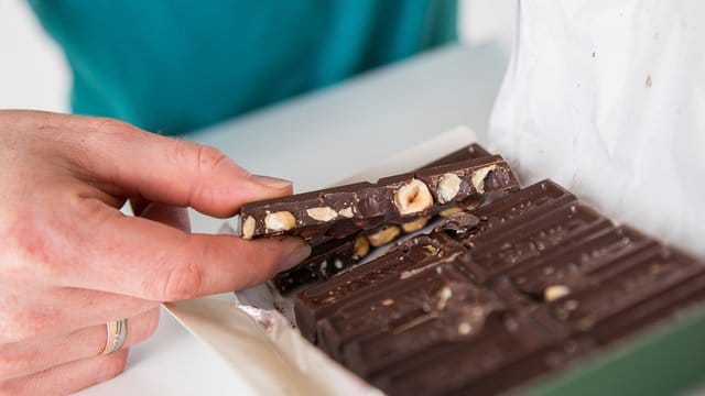 Zugreifen erlaubt: Schokolade hat - in Maßen genossen - positive Effekte. Zugreifen erlaubt: Schokolade hat - in Maßen genossen - positive Effekte.