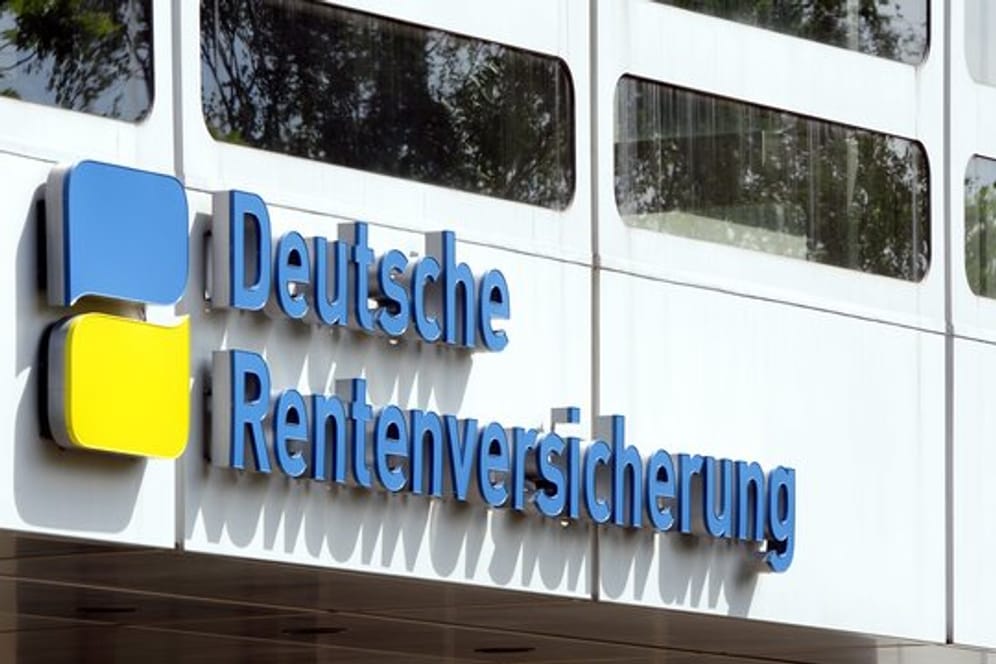 Rentenleistungen: Die Rentenversicherung unterstützt schwerbehinderte Menschen, um Nachteile im Beruf auszugleichen.