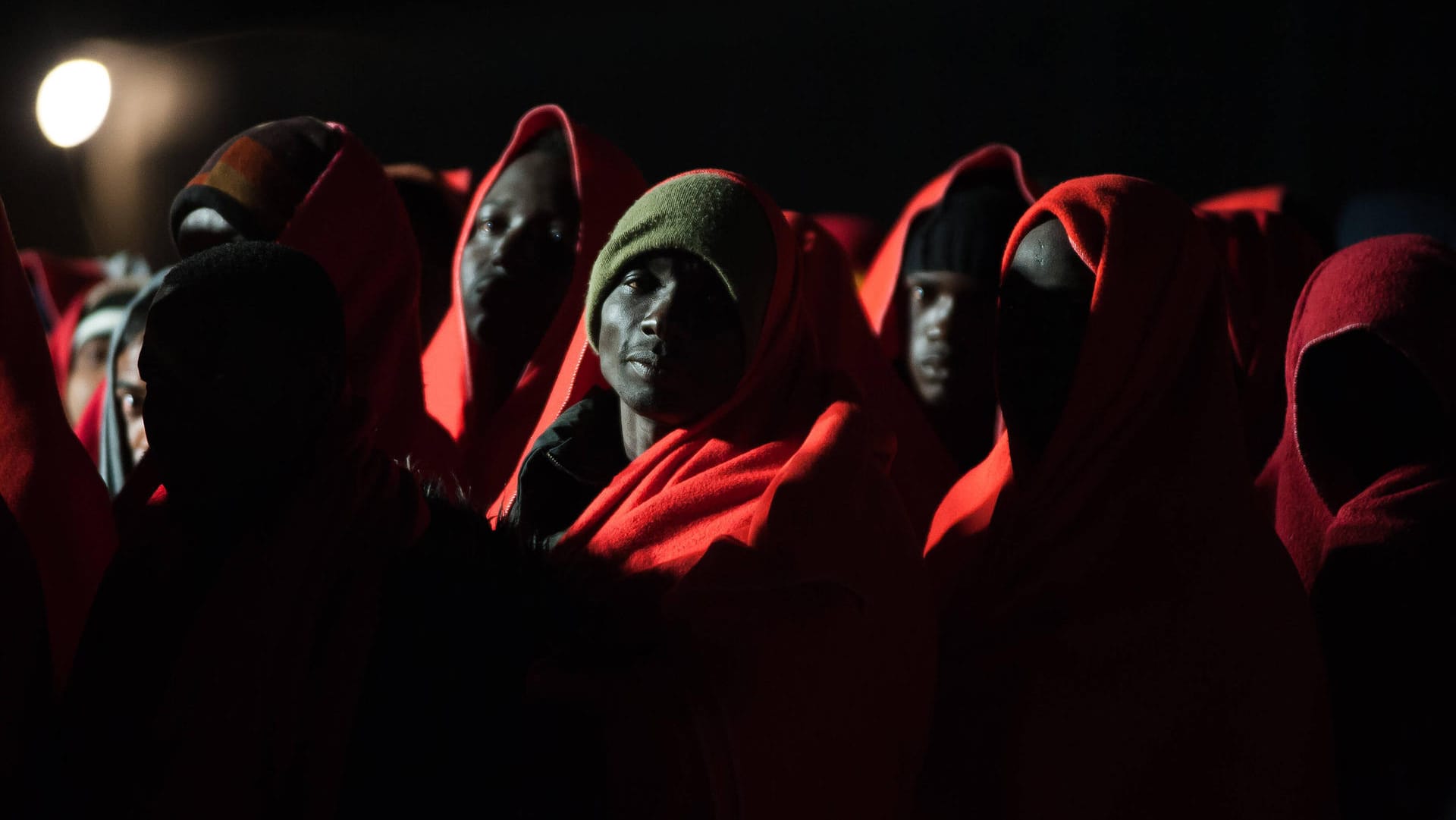 Migranten in Decken gehüllt bei ihrer Ankunft in Málaga, Spanien: Die EU-Asylbehörde warnt vor einem erneuten Anstieg der Anträge.