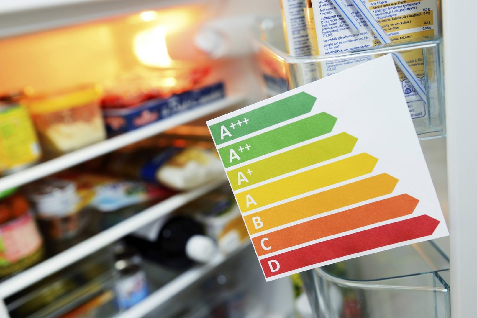 Kühlschrank: Im Handel gibt es fast nur noch stromsparende Kühlschränke. Sie tragen mehrheitlich die Energieeffizienzklassen A+++ bis A+, auch wenn Modelle bis Klasse D zugelassen sind.