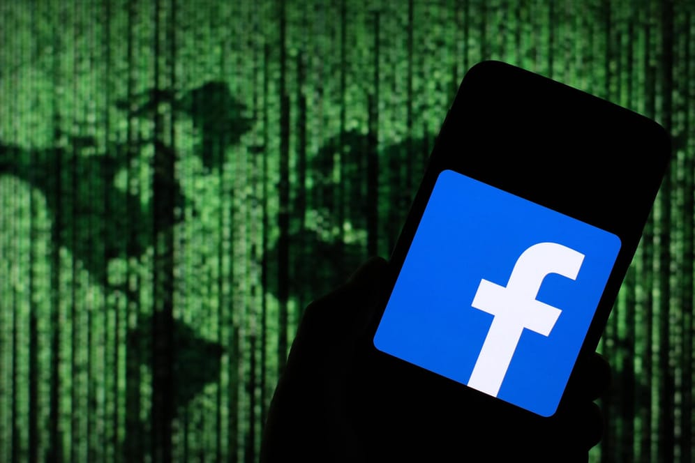 Facebook beschäftigt weltweit Mitarbeiter, die Inhalte vor Veröffentlichung prüfen. Dabei sehen sie oft Verstörendes.