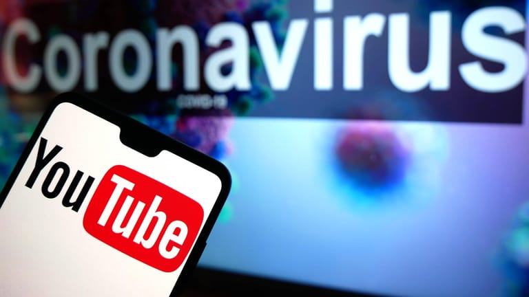 Das Logo von YouTube mit dem Schriftzug "Coronavirus" im Hintergrund: Auf der Videoplattform kursieren viele Falschmeldungen zur Coronavirus-Pandemie.