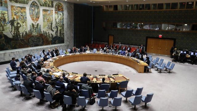 Ein politischer Machtkampf zwischen den USA und China hatte den UN-Sicherheitsrat in den vergangenen Wochen an den Rand des Scheiterns gebracht. Ein politischer Machtkampf zwischen den USA und China hatte den UN-Sicherheitsrat in den vergangenen Wochen an den Rand des Scheiterns gebracht.
