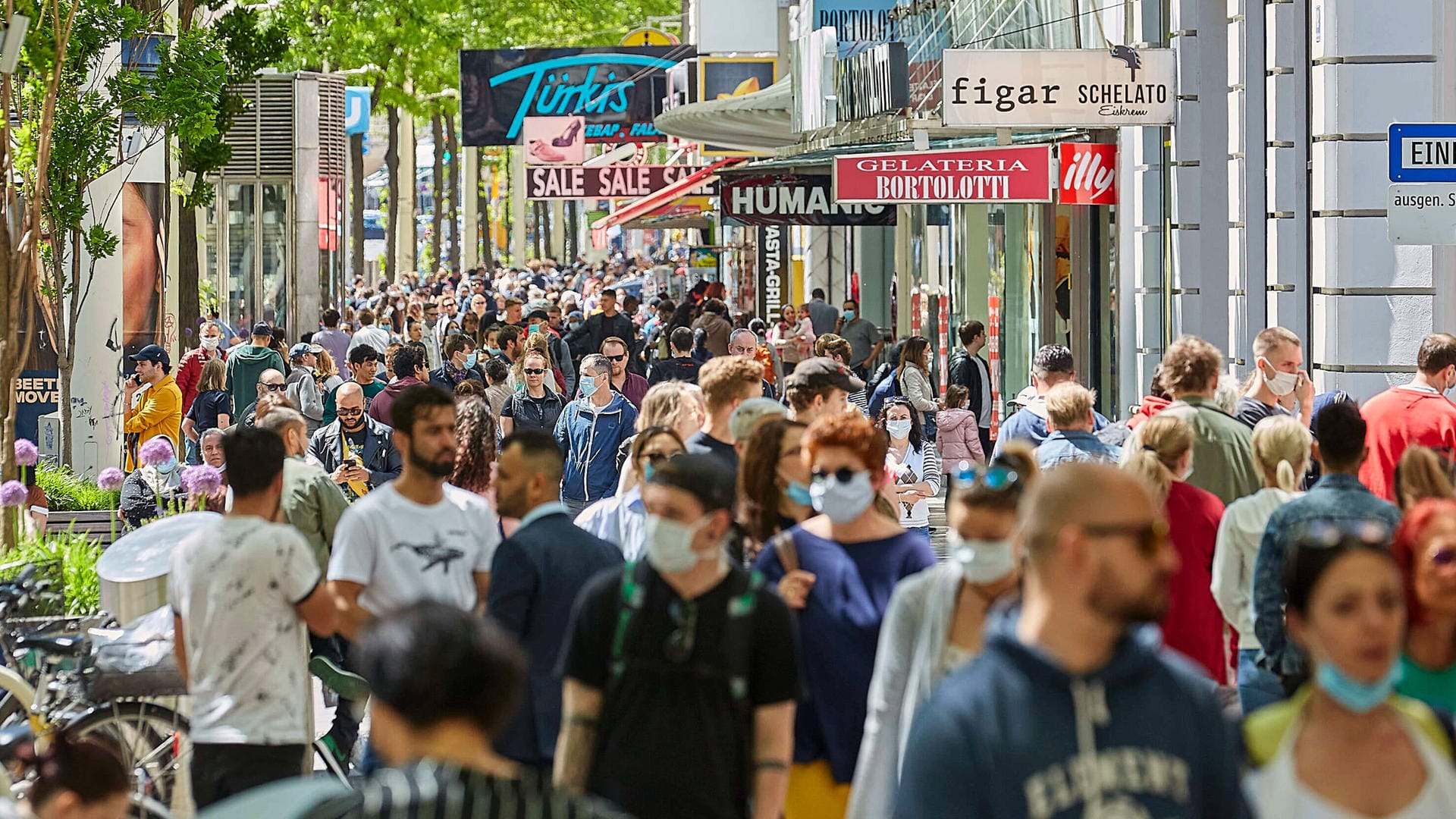 Volle Straße in Wien: Alkoholische Getränke können mit Steuergeld nicht bezahlt werden.